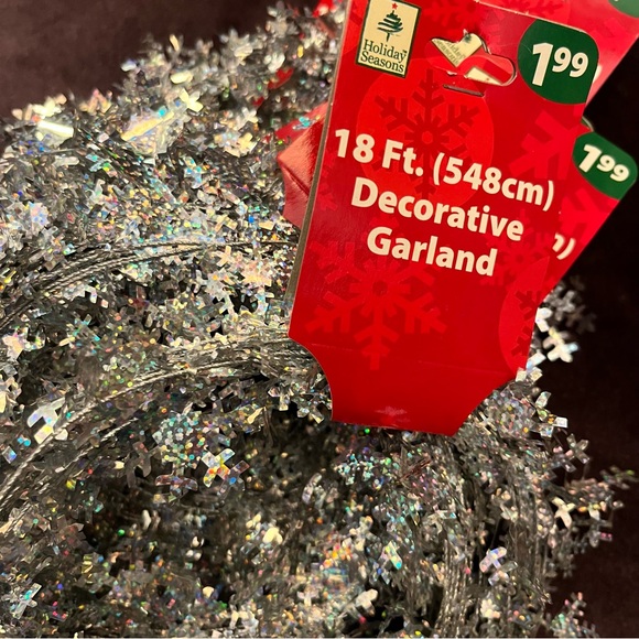Iridescent snowflake Christmas garland - Picture 4 of 4